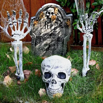 Skup kostura na Halloween, rekvizita za dekoracije festivala duhova, umjetna ljudsko tijelo, plastične svijetleće ukrase u obliku lubanje
