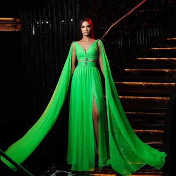 Jednostavne zelene večernje haljine trapeznog oblika s V-izrez, Бретельки-špageti, bez rukava, Bočni rez dužine do poda, Plisirane haljine za maturalne s Kristalima